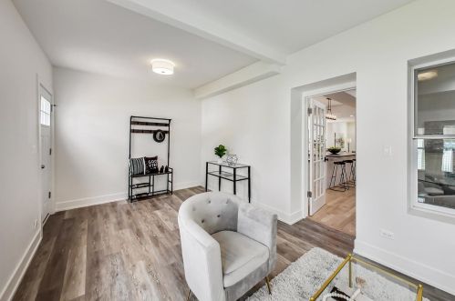 2830 Barry Ave, Chicago IL  60618-7016 exterior