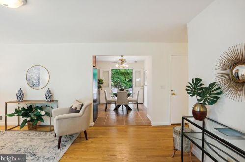 218 Forest Ave, Rockville MD 20850-1820 exterior