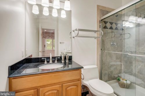 8505 Carlynn Dr, Bethesda MD 20817-4310 exterior