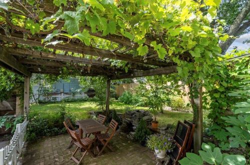 48 Wabun Ave, Providence, RI 02908-2732