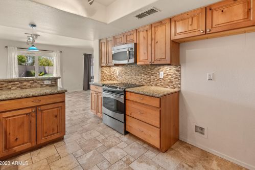 17416 13th St, Phoenix AZ  85022-2075 exterior