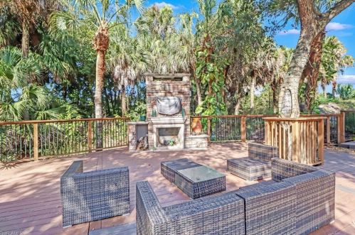 2960 70 St, Naples FL 34105-7219 exterior