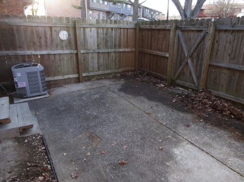 8768 Santa Bella Dr D, Hazelwood MO 63042-2918 exterior