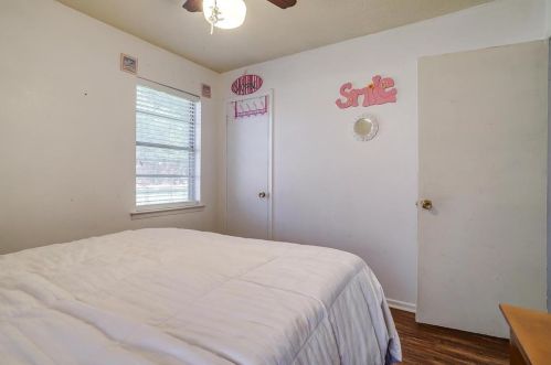 240 Cindy Ln, Burleson TX 76028-3842 exterior