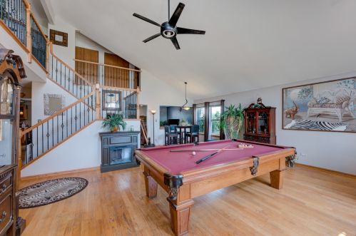 606 Crystal Dr, Joliet, IL 60404-6093