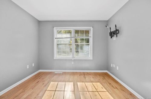 306 Silver Hl Rd, Derby CT 06418-1139 exterior