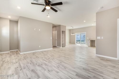 6170 Del Moral Blvd, Tucson AZ 85706-5707 exterior