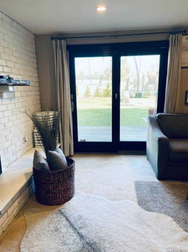 31 Ronde Dr, Commack NY 11725-4717 exterior