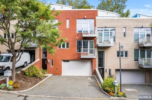 9 Vela Way, Edgewater NJ 07020-1564 exterior