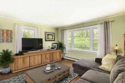 39 Bountiful Dr, Hackettstown, NJ 07840-5100