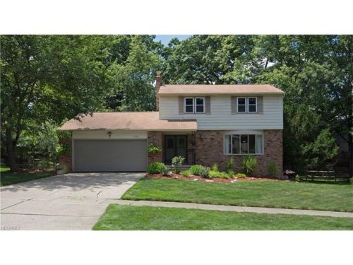 7686 Cecelia Dr, Cleveland, OH 44134-6579