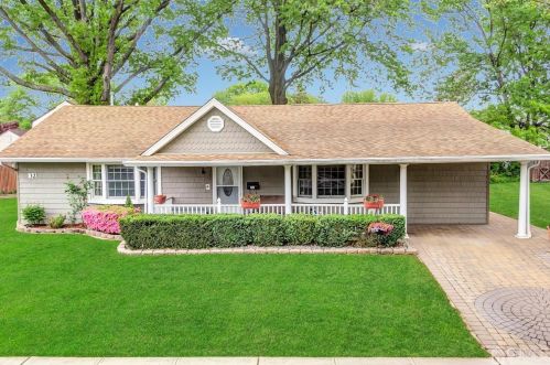 32 Comstock Rd, Edison, NJ 08817-3820