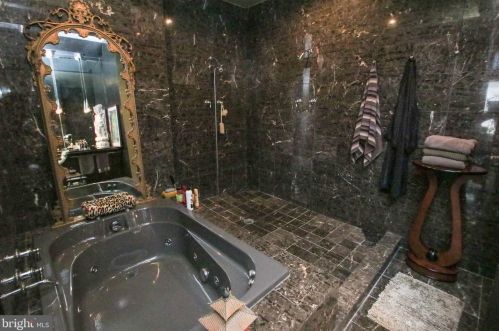 1225 6 St, Philadelphia PA 19147-4828 exterior