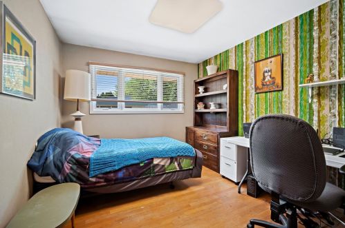 7021 Yates Rd, Milwaukee WI 53217-3824 exterior