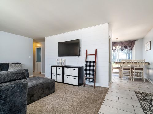 1721 Lilac Dr, Manitowoc, WI 54220-6703