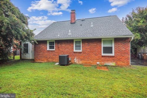 1009 Lewis Ave, Rockville MD 20851-2350 exterior