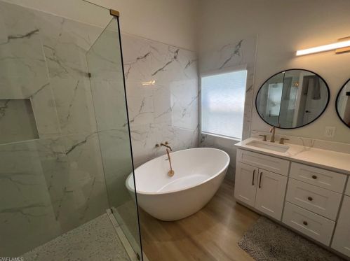 662 Lambton Ln, Naples FL 34104-7870 exterior