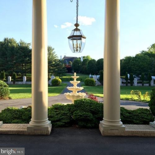 10908 Barn Wood Ln, Rockville, MD 20854-1330