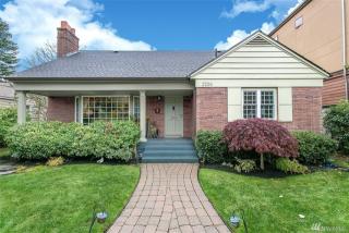 2256 Viewmont Way, Seattle WA  98199-3938 exterior