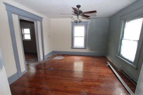 425 Burnside Ave, Hartford CT 06108-2711 exterior