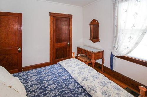 135 Gibbs Ave, Middletown RI 02840-2258 exterior