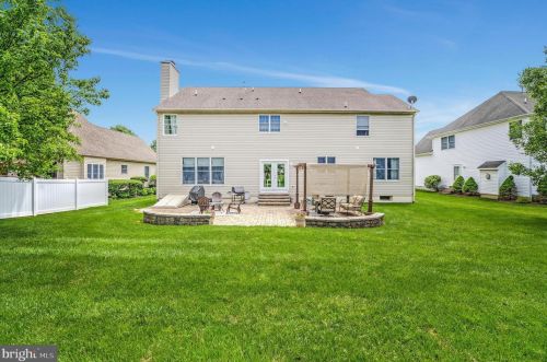 5 Cobblestone Ct, Columbus NJ 08022-1969 exterior