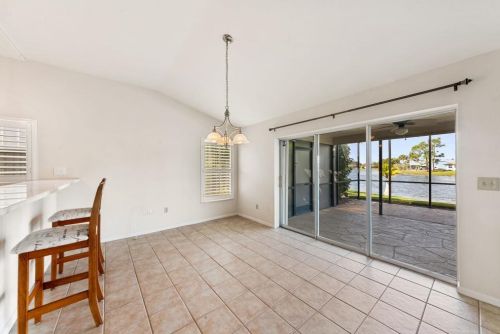 3637 Kent Dr, Naples FL 34112-3738 exterior