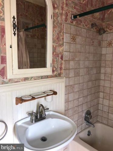 241 Mary St, Lancaster PA 17603-3329 exterior