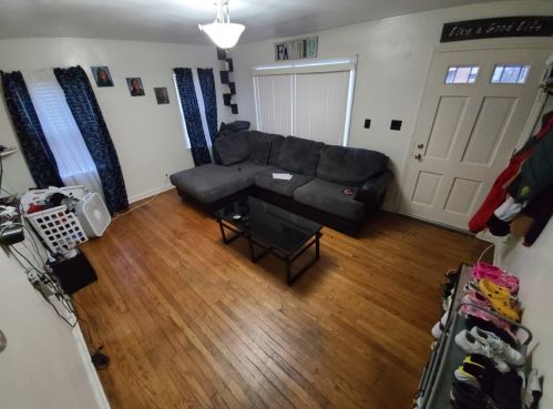 5178 64th St, Milwaukee, WI 53218-4005