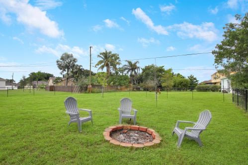 275 Ridgecrest Dr, Fort Pierce FL  34953-8305 exterior