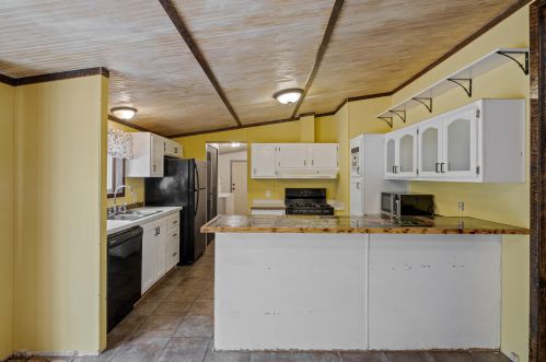 663 Maple Is Rd, Meskegon MI 49442-9479 exterior