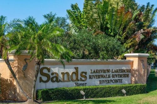 208 River Walk, Fort Pierce FL 34949-8887 exterior