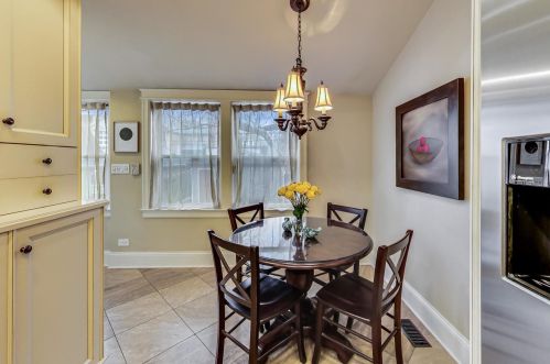 3852 Seeley Ave, Chicago IL 60659-4324 exterior