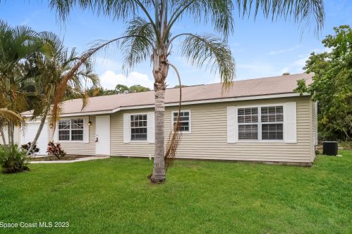 1341 Belcrest St, Fort Pierce FL  34952-7828 exterior