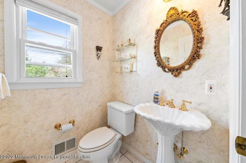 298 Elton Adelphia Rd, East Freehold NJ 07728-8022 exterior