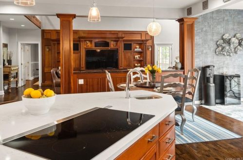 34 High St, Armonk NY 10504-1224 exterior