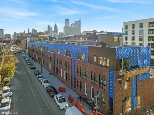 654 13 St, Philadelphia PA 19123-2427 exterior