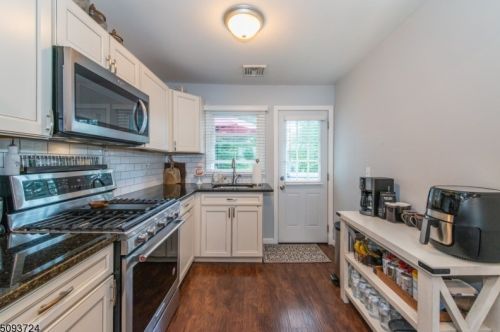 14 Lackawanna Trl, Hopatcong NJ  07843-1215 exterior