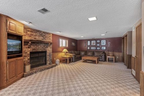 2219 Heath Ave, Saint Paul MN 55128-5001 exterior