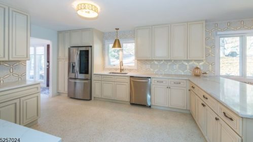 24 Freeman Ave, Parsippany NJ 07834-2419 exterior