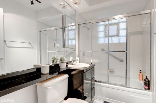 2743 Greenview Ave, Chicago IL 60657-4007 exterior