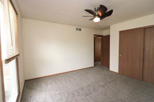 1222 Amberwood Dr, Bull Valley IL 60014-1825 exterior