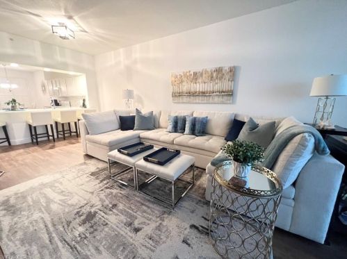 2230 Chesterbrook Ct, Naples, FL 34109-1416