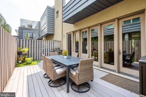 1433 Bainbridge St, Philadelphia PA 19146-2121 exterior