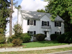 137 Temple St, Newton, MA 02465-2315