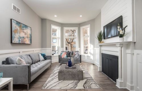 6607 Ingleside Ave, Chicago, IL 60637-4217