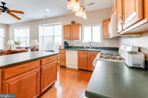 89 Warwick Way, Southampton NJ  08088-1122 exterior