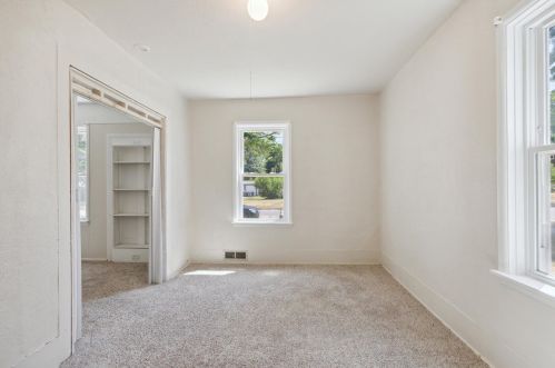 976 Grand Ave, Meskegon MI 49441-1811 exterior