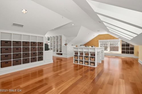 200 Byram Shr Rd, Greenwich CT 06830-6928 exterior