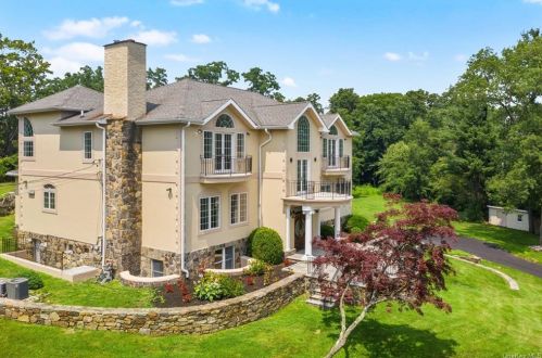 100 Whippoorwill Rd, Armonk NY  10504-1463 exterior